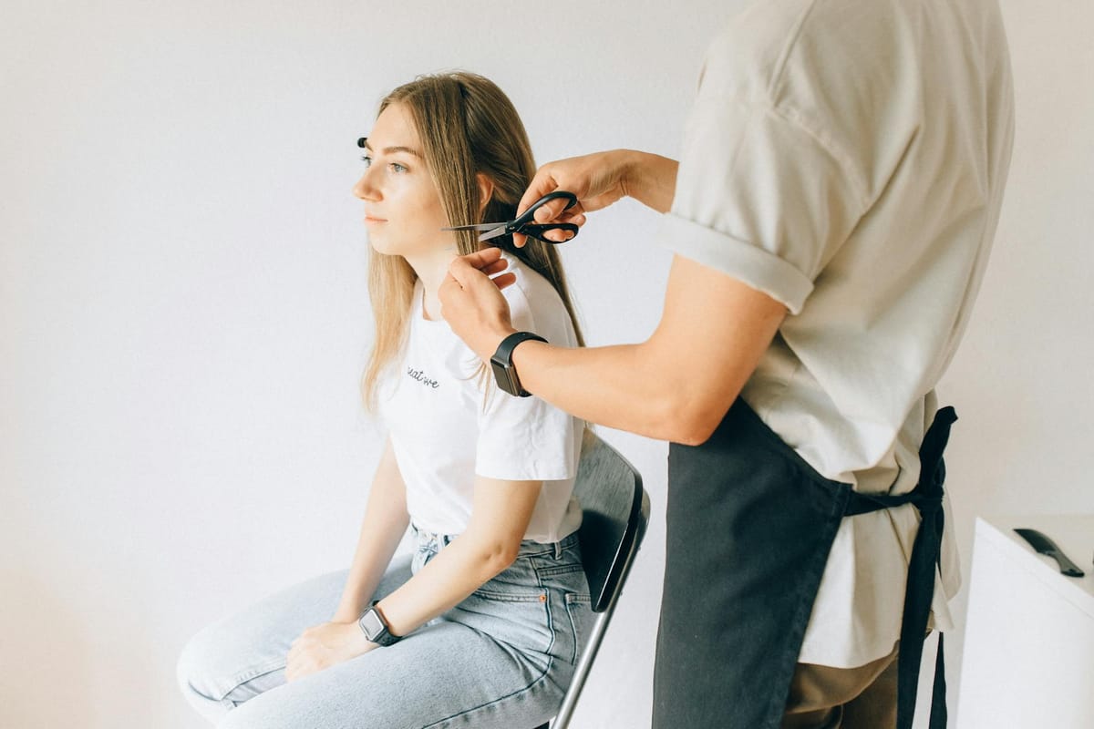 Coupe dans le salon à domicile de Sylvia à Bandol pour la clientèle du Beausset